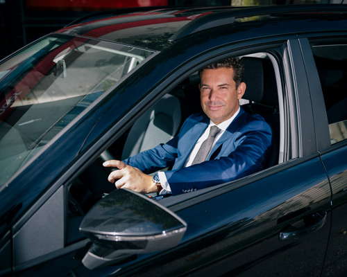 Carlos Teixeira, 48 anos, bancário, conduz o Seat Arona, que contratou via renting.